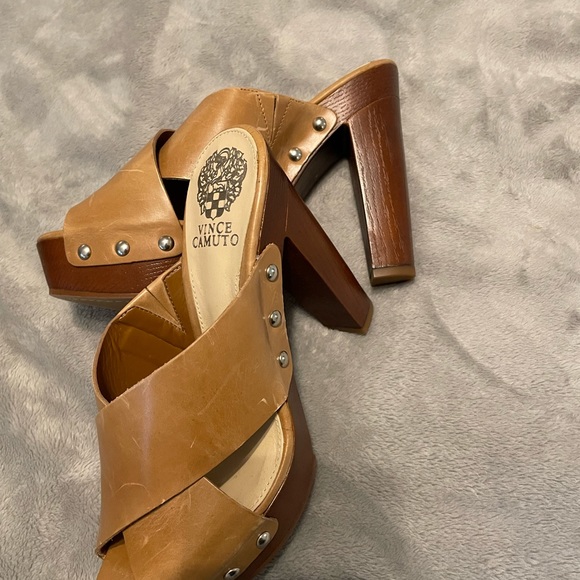 Beautiful Vince Camuto platform heels size 7.5 - Picture 3 of 5